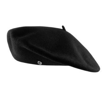 The French beret: a so Frenchy headwear.